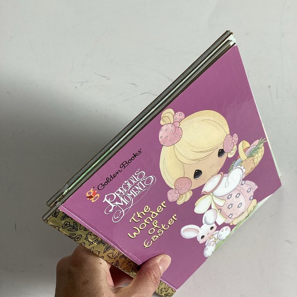 🛍️$5 Add-on🛍️ 2 Precious Moments book - Picture 2 of 5